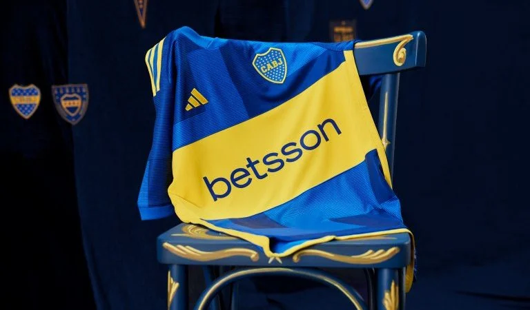Boca presentó su la nueva camiseta: inspirada en Caminito Boca presentó su la nueva camiseta: inspirada en Caminito